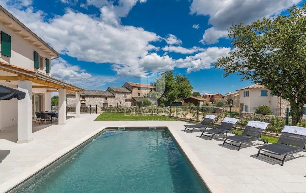 Bellissima villa con piscina a Barbana 