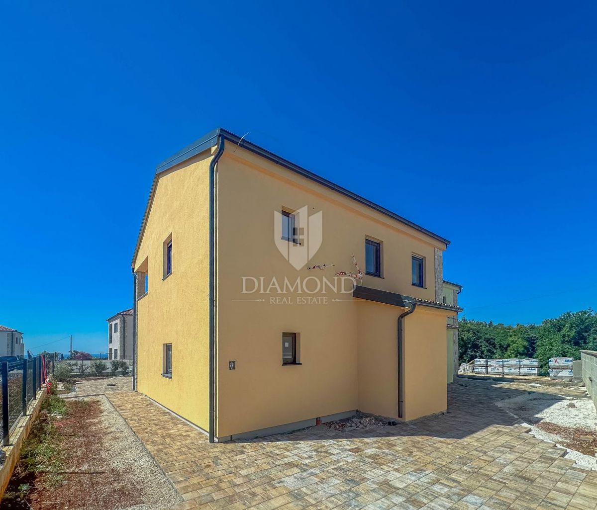 Moderna casa bifamiliare a Krnica