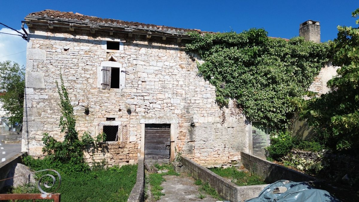 Marčana, dintorni, antico da ristrutturare con grande potenziale