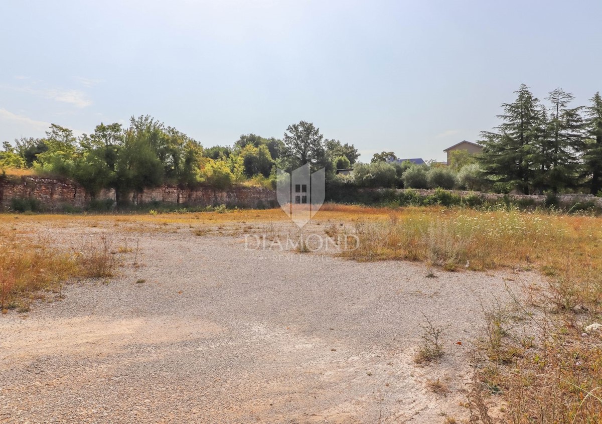 Terreno attraente vicino a Rovigno