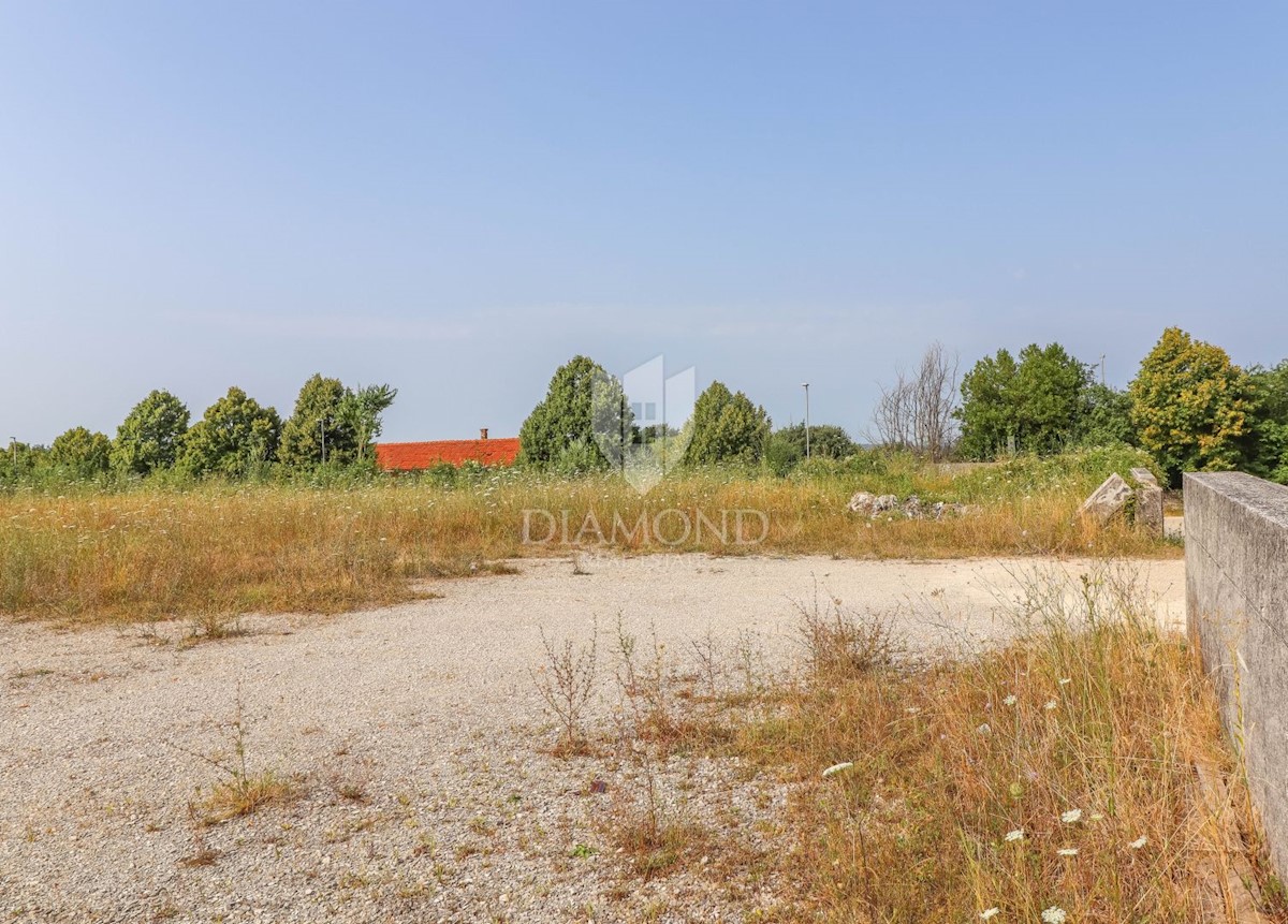 Terreno attraente vicino a Rovigno