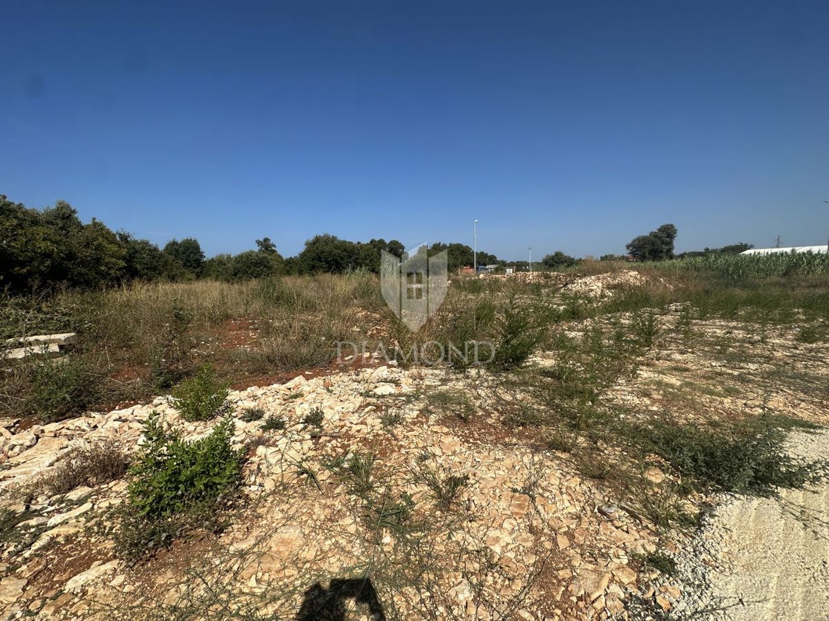 Pola, Veli Vrh, terreno edificabile per scopi commerciali e produttivi