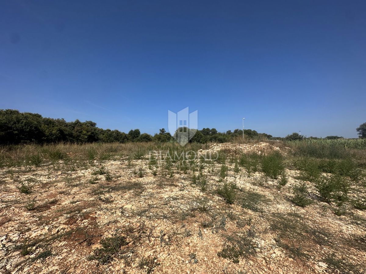 Pola, Veli Vrh, terreno edificabile per scopi commerciali e produttivi