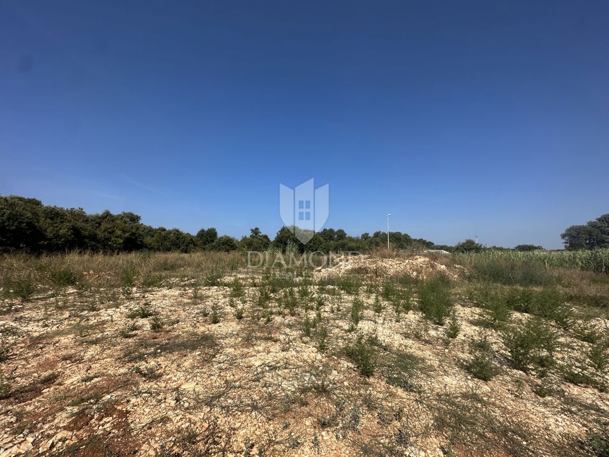 Pola, Veli Vrh, terreno edificabile per scopi commerciali e produttivi