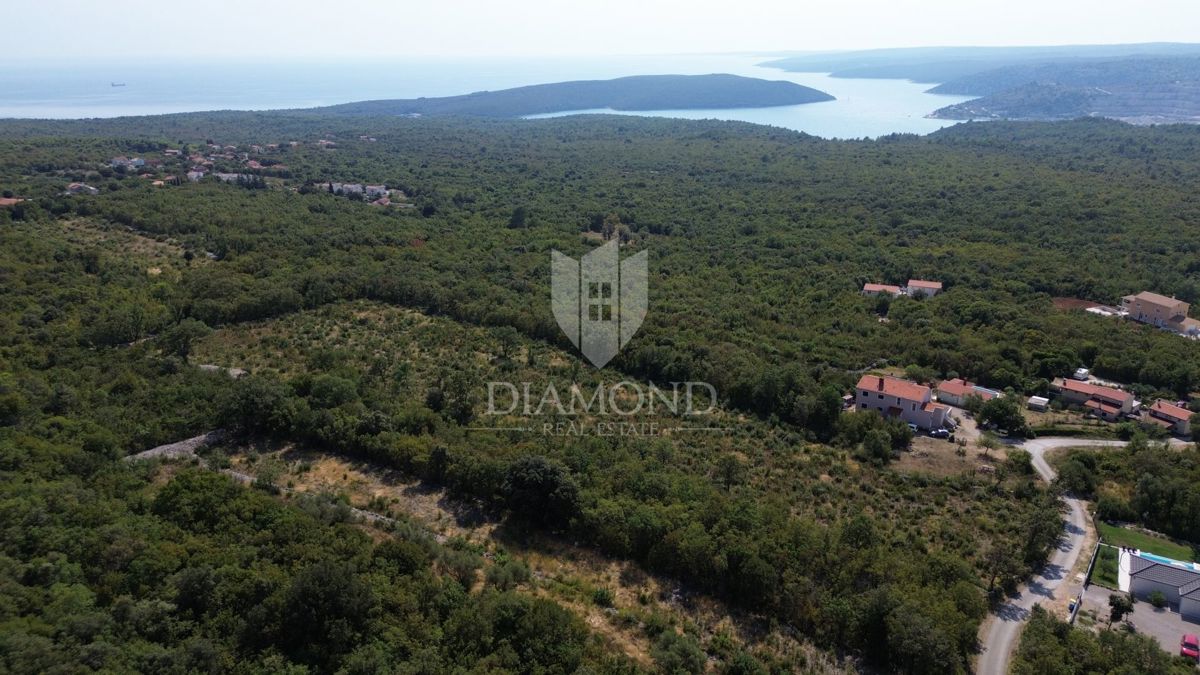 Albona, Terreno edificabile di grandi dimensioni in un'ottima posizione