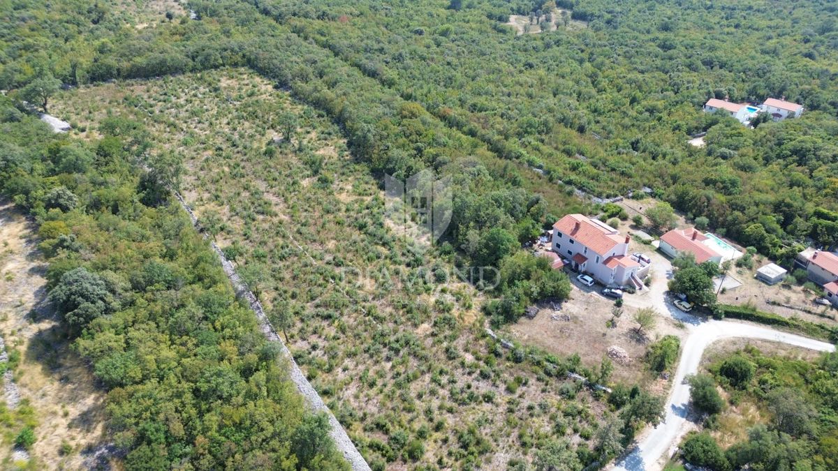 Albona, Terreno edificabile di grandi dimensioni in un'ottima posizione