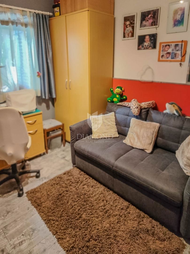 Umago, centro, due appartamenti, 2a fila al mare!