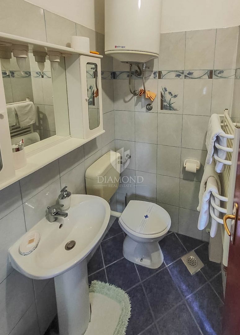 Umago, centro, due appartamenti, 2a fila al mare!