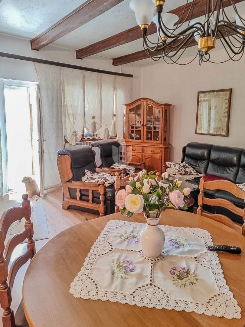 Umago, centro, due appartamenti, 2a fila al mare!