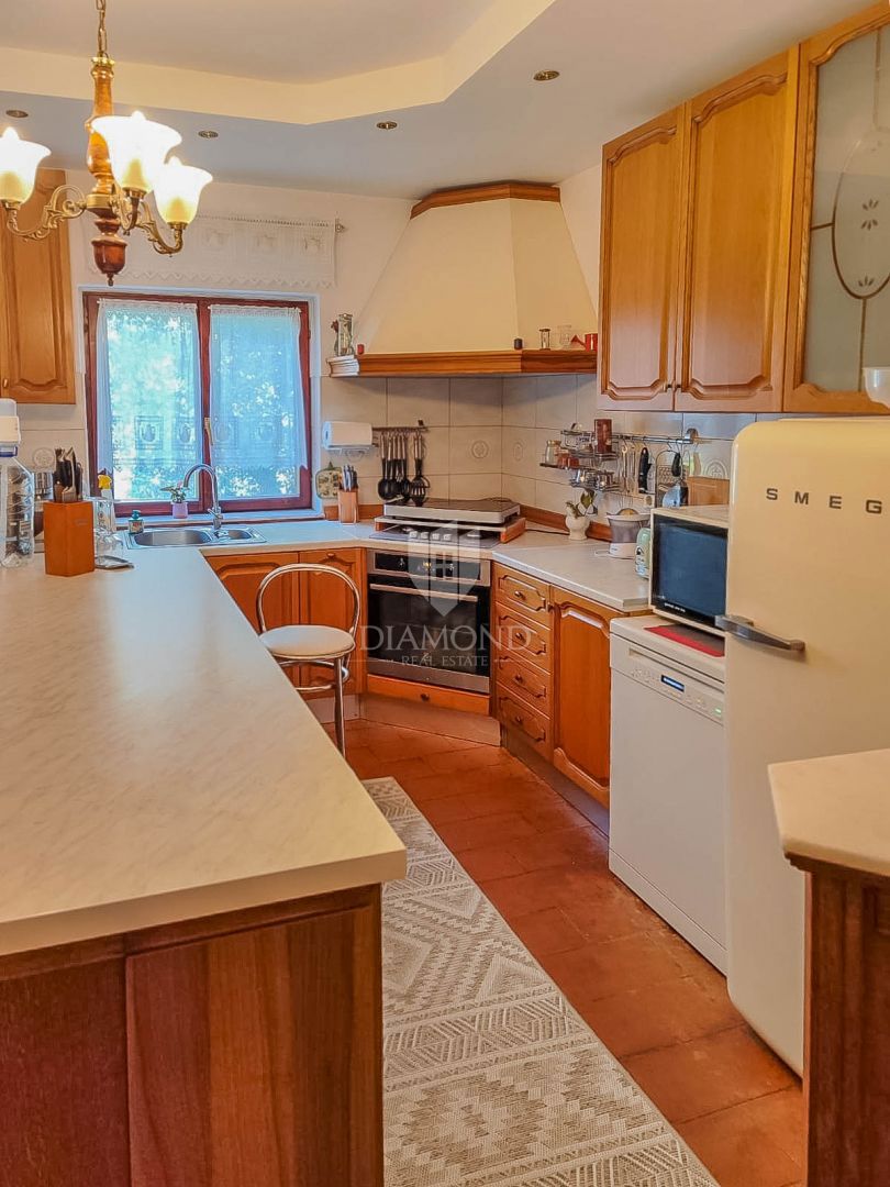 Umago, centro, due appartamenti, 2a fila al mare!