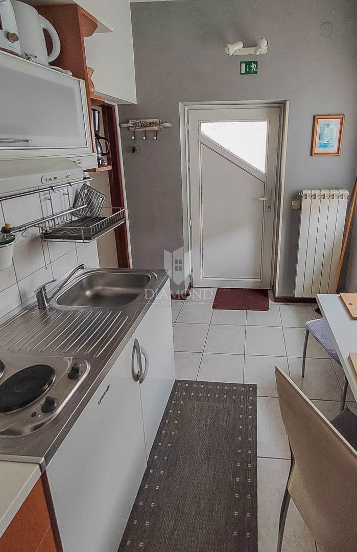 Umago, centro, due appartamenti, 2a fila al mare!