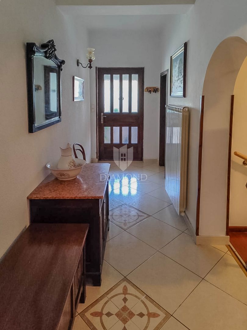 Umago, centro, due appartamenti, 2a fila al mare!