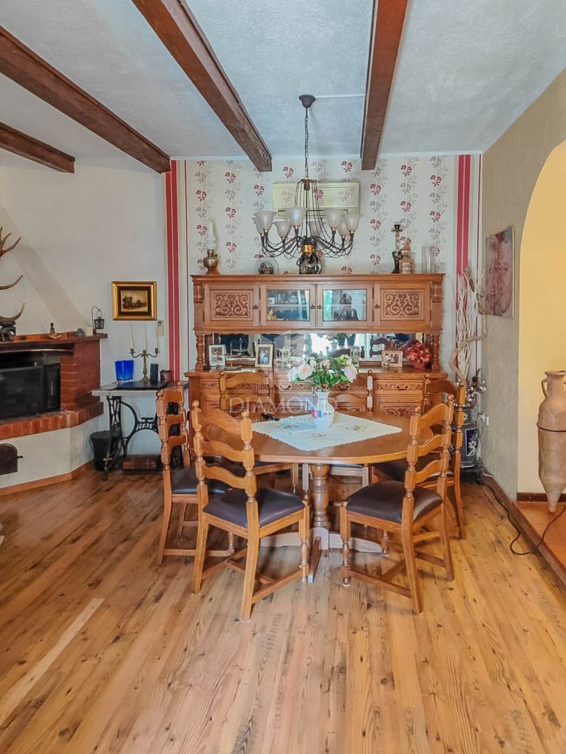 Umago, centro, due appartamenti, 2a fila al mare!