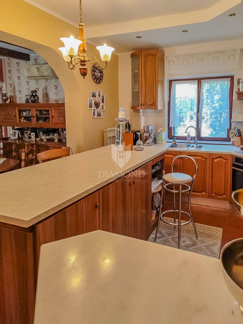 Umago, centro, due appartamenti, 2a fila al mare!