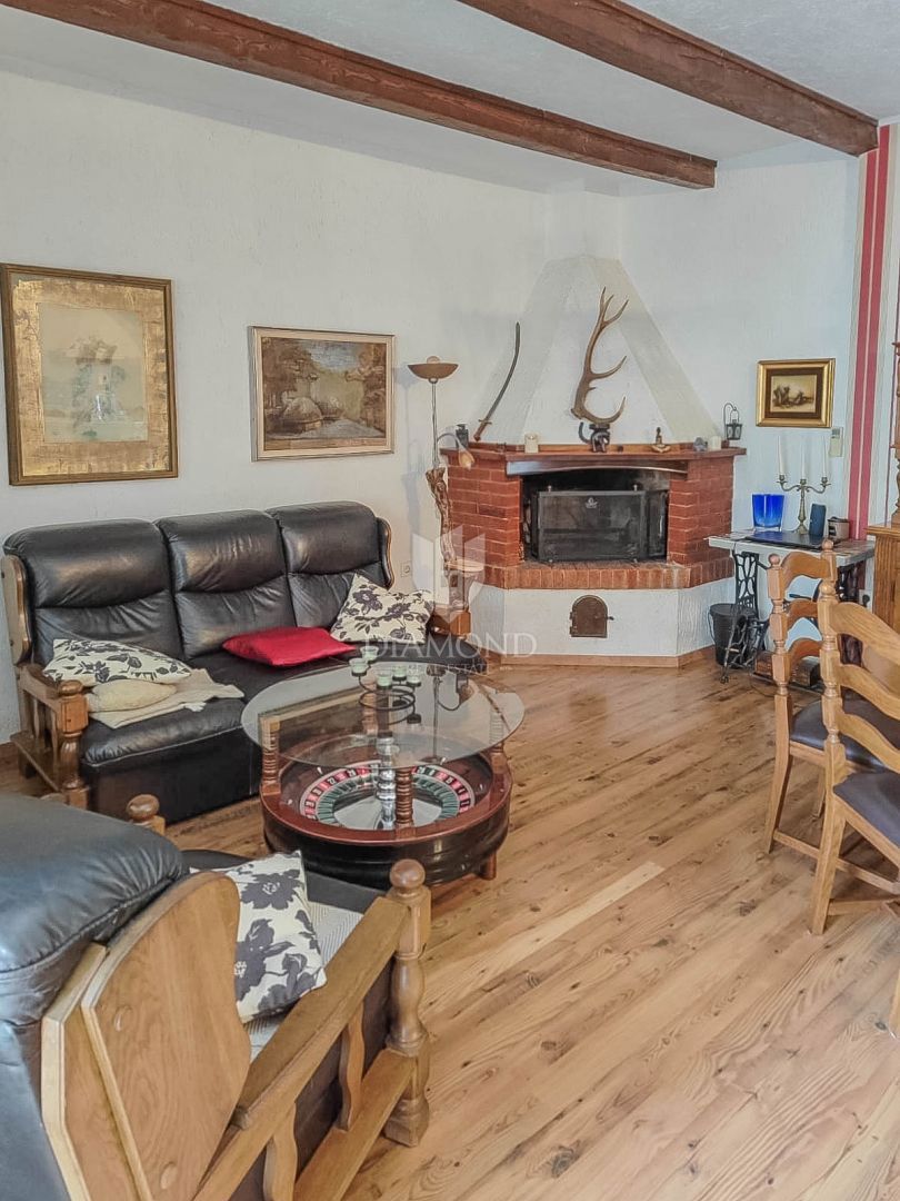 Umago, centro, due appartamenti, 2a fila al mare!