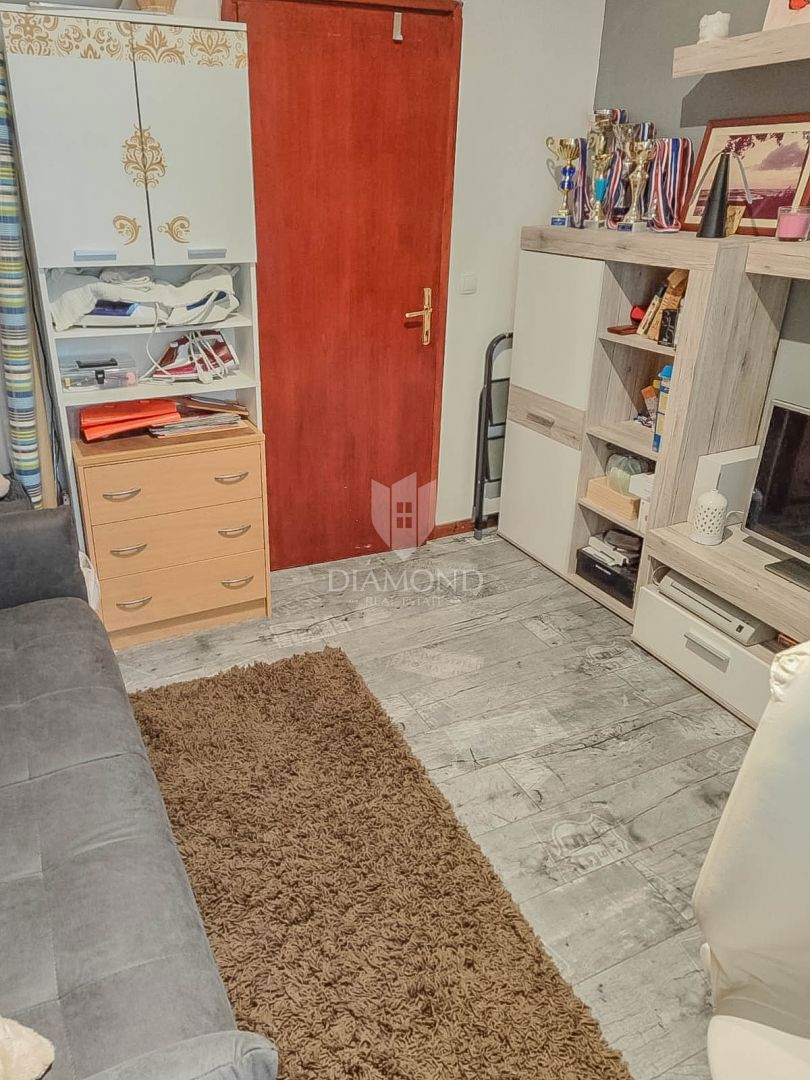 Umago, centro, due appartamenti, 2a fila al mare!