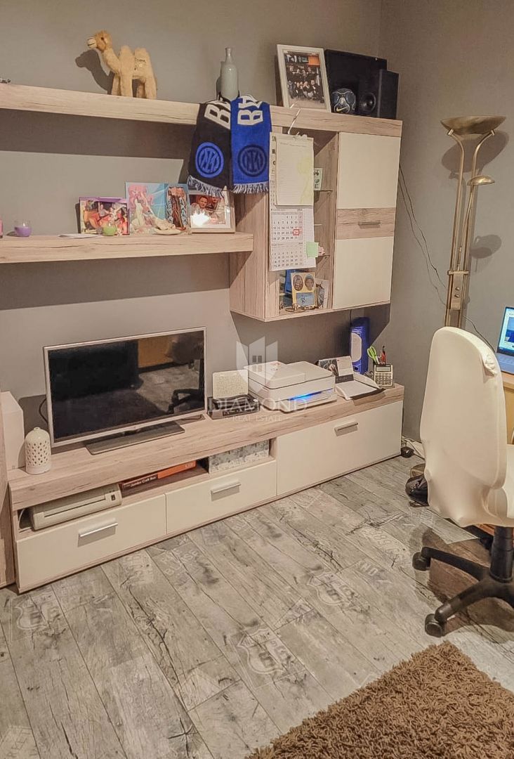 Umago, centro, due appartamenti, 2a fila al mare!