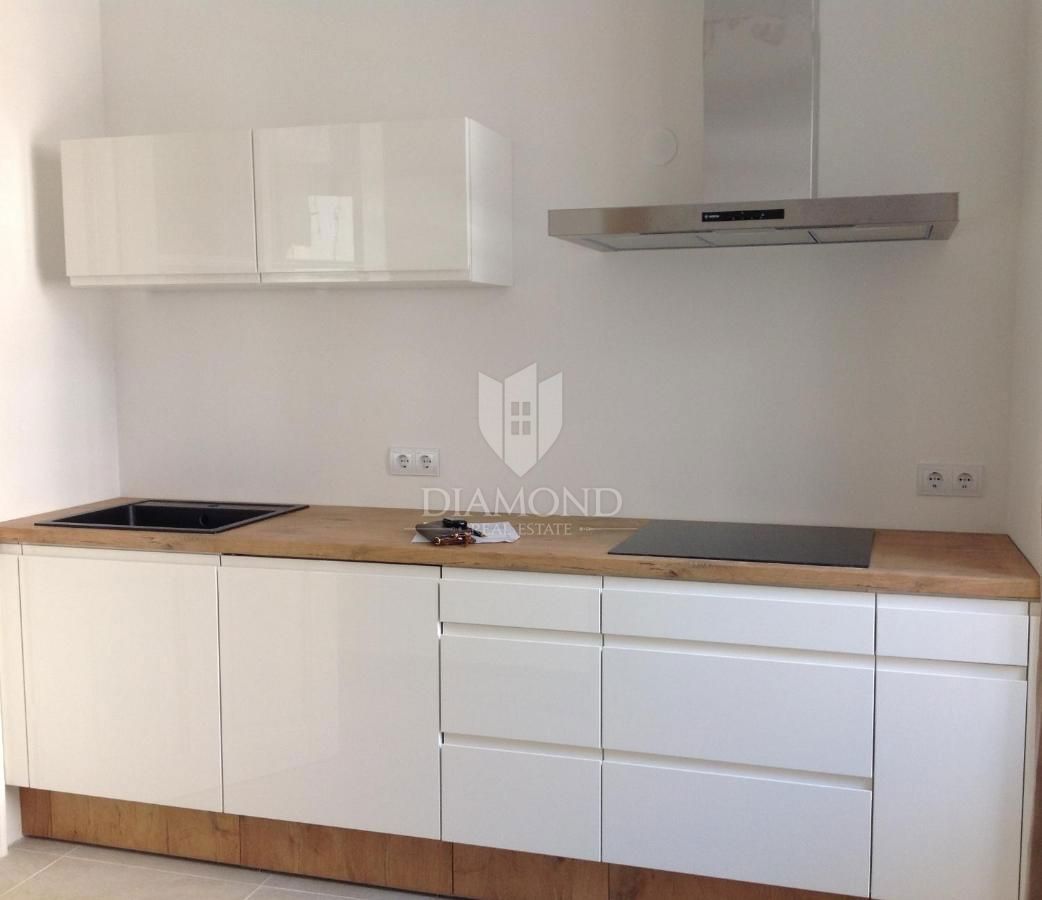 Pula, un bellissimo appartamento sul lungomare con vista sul mare!