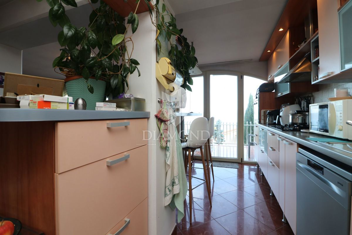 Labin, dintorni, casa in una posizione privilegiata con una meravigliosa vista sul mare