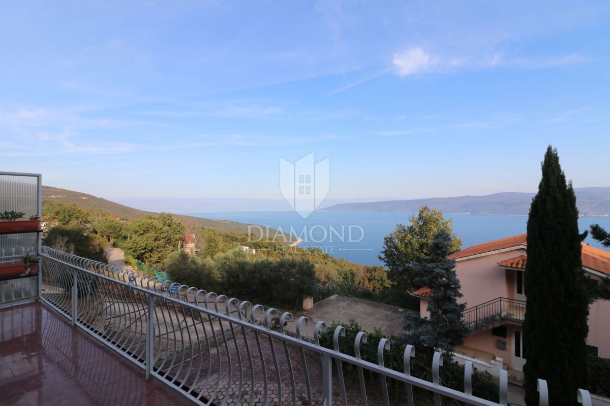 Labin, dintorni, casa in una posizione privilegiata con una meravigliosa vista sul mare