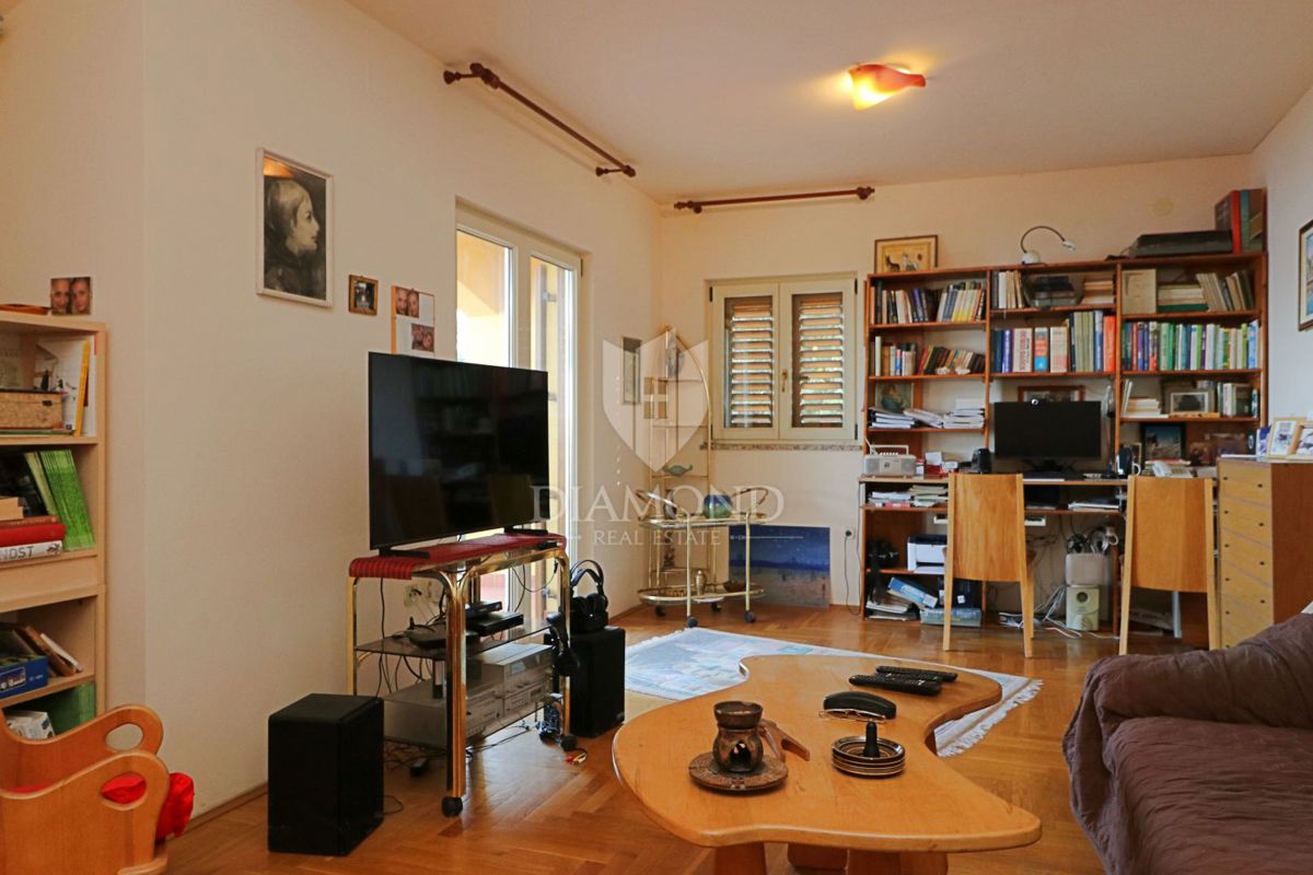 Labin, dintorni, casa in una posizione privilegiata con una meravigliosa vista sul mare