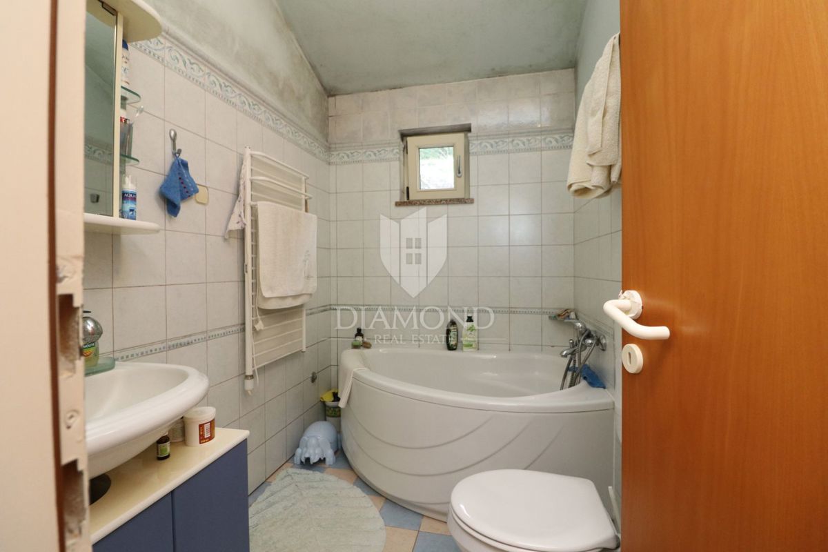 Labin, dintorni, casa in una posizione privilegiata con una meravigliosa vista sul mare