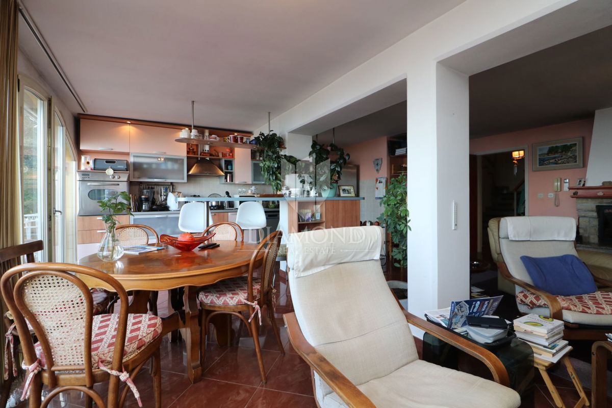 Labin, dintorni, casa in una posizione privilegiata con una meravigliosa vista sul mare