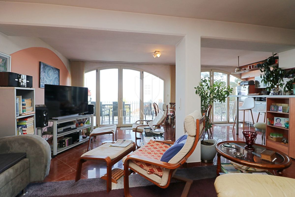 Labin, dintorni, casa in una posizione privilegiata con una meravigliosa vista sul mare