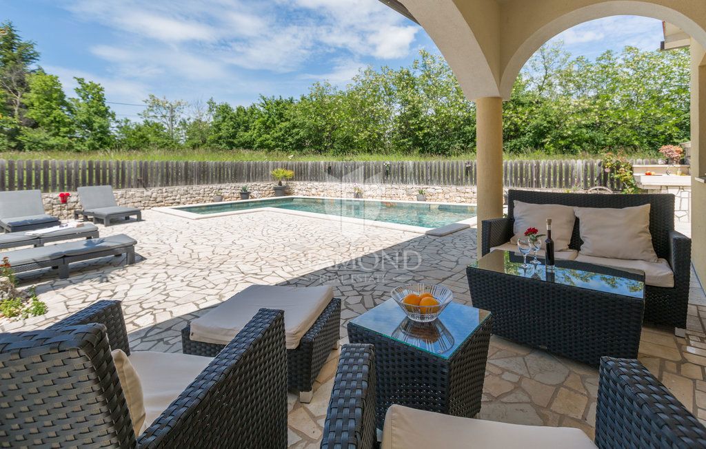 Una casa molto bella con piscina a Labin