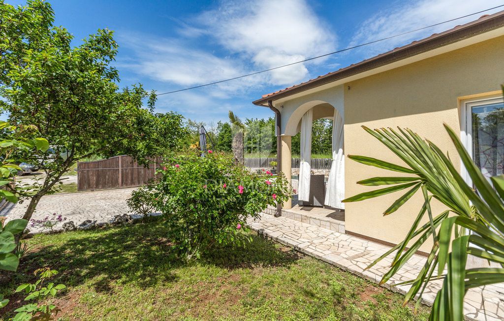Una casa molto bella con piscina a Labin