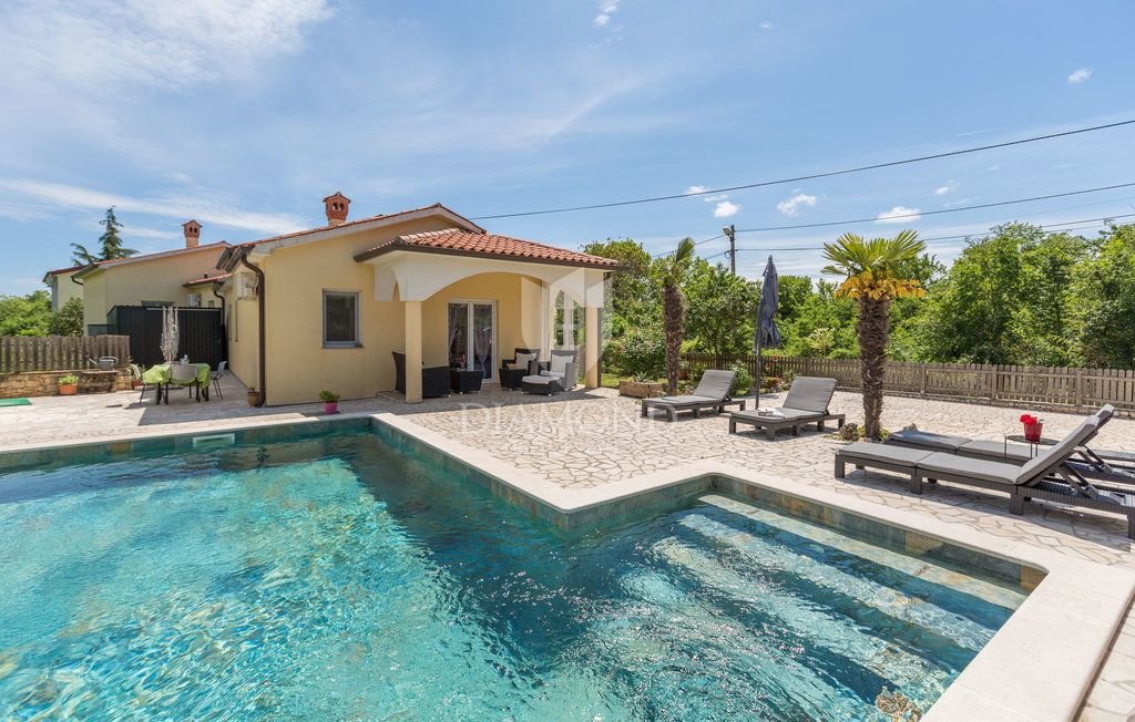 Una casa molto bella con piscina a Labin