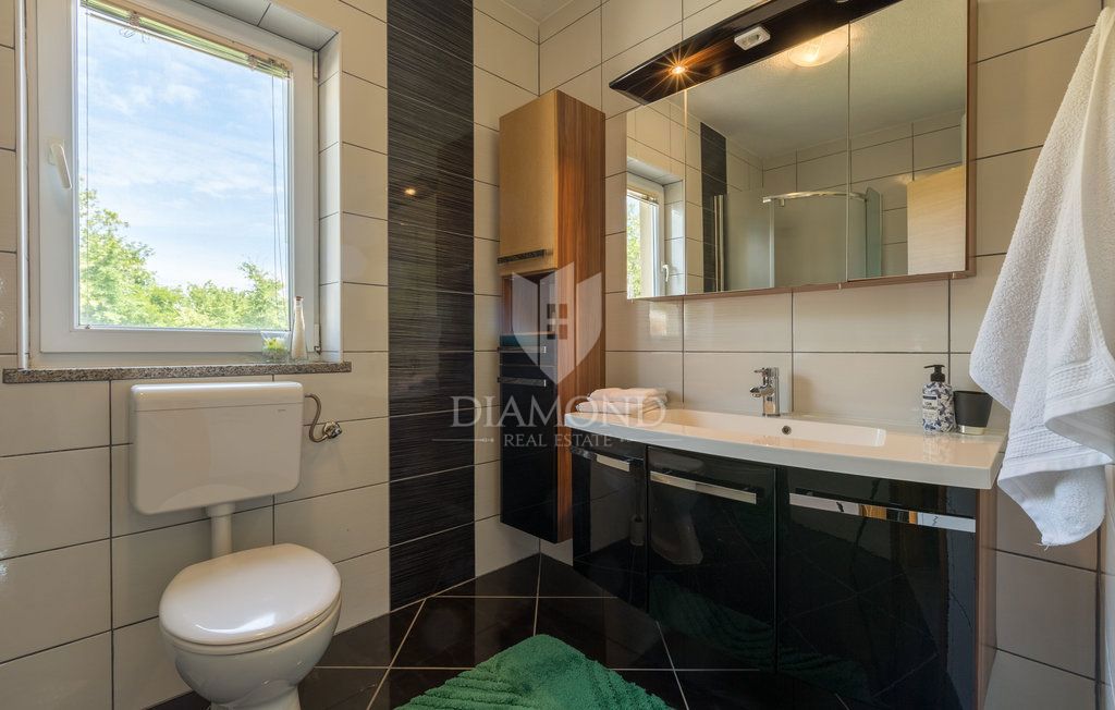 Una casa molto bella con piscina a Labin