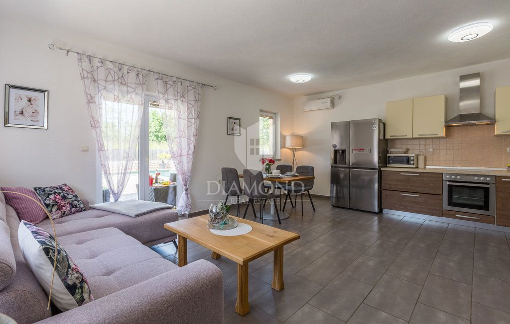 Una casa molto bella con piscina a Labin