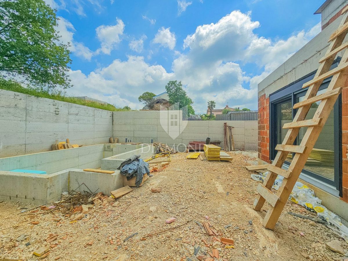 Salvore, dintorni! Casa moderna con piscina!