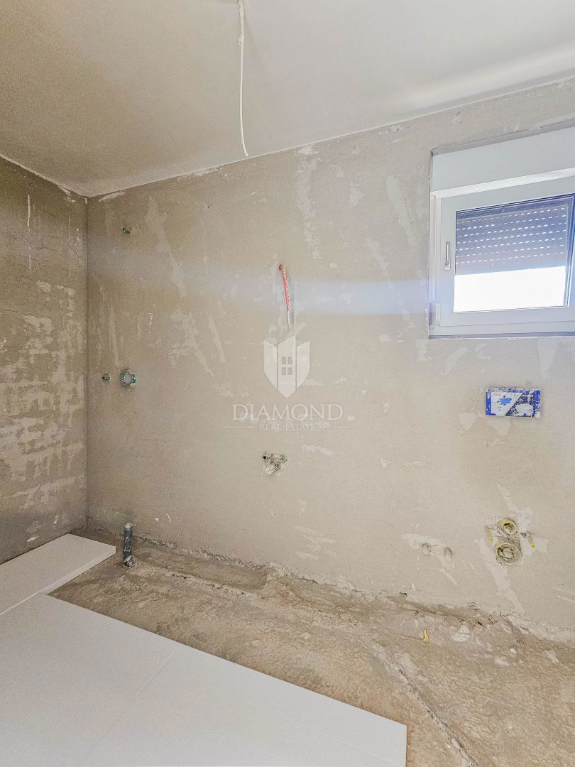 Salvore, dintorni! Casa moderna con piscina!