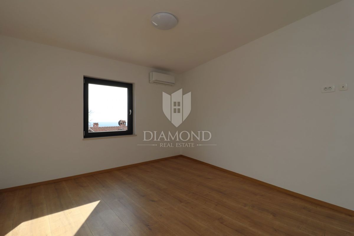 Poreč, dintorni, casa con due appartamenti e vista panoramica sul mare