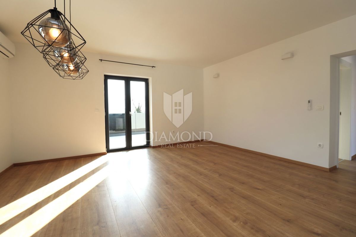 Poreč, dintorni, casa con due appartamenti e vista panoramica sul mare