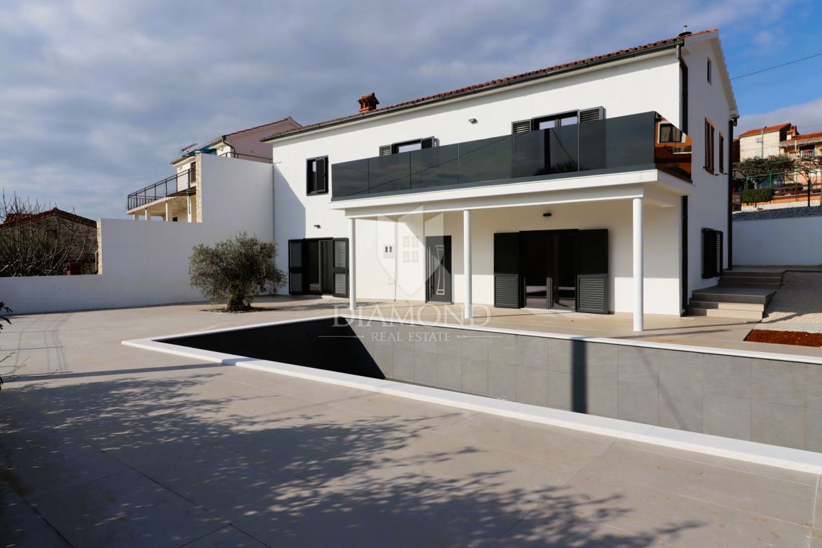 Poreč, dintorni, casa con due appartamenti e vista panoramica sul mare