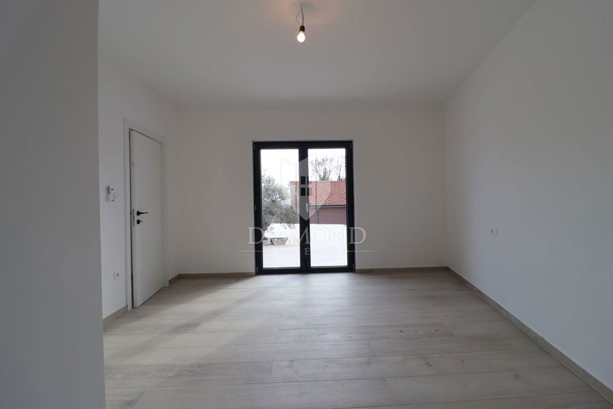 Poreč, dintorni, casa con due appartamenti e vista panoramica sul mare