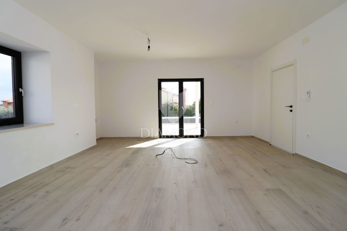 Poreč, dintorni, casa con due appartamenti e vista panoramica sul mare