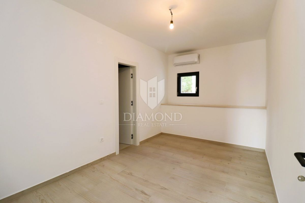 Poreč, dintorni, casa con due appartamenti e vista panoramica sul mare