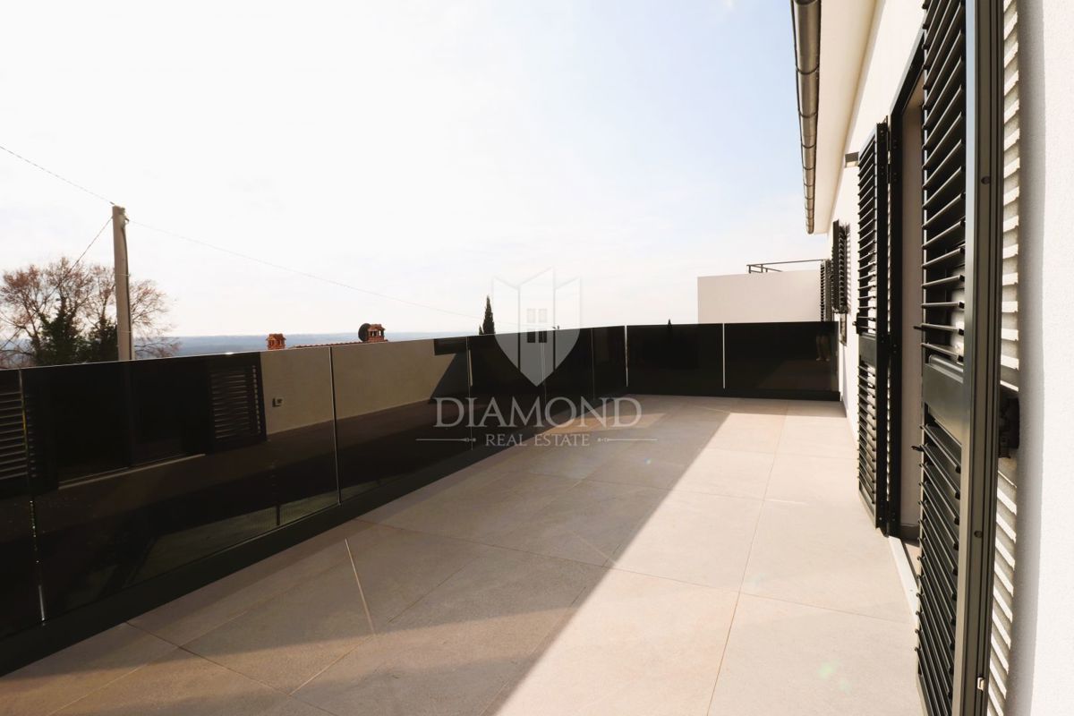 Poreč, dintorni, casa con due appartamenti e vista panoramica sul mare