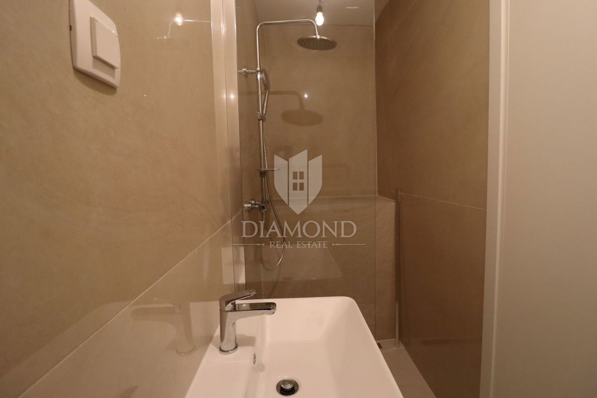 Poreč, dintorni, casa con due appartamenti e vista panoramica sul mare