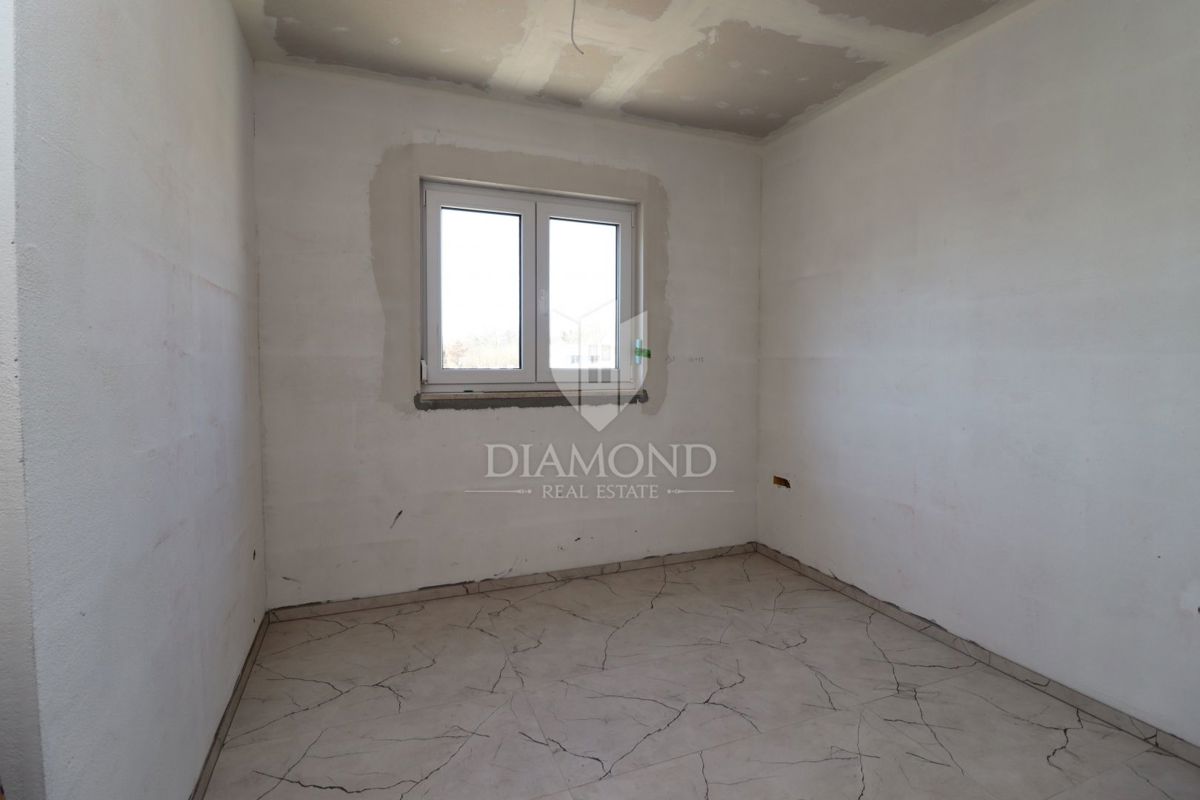 Moderna casa su un unico livello con piscina vicino a Parenzo e al mare!