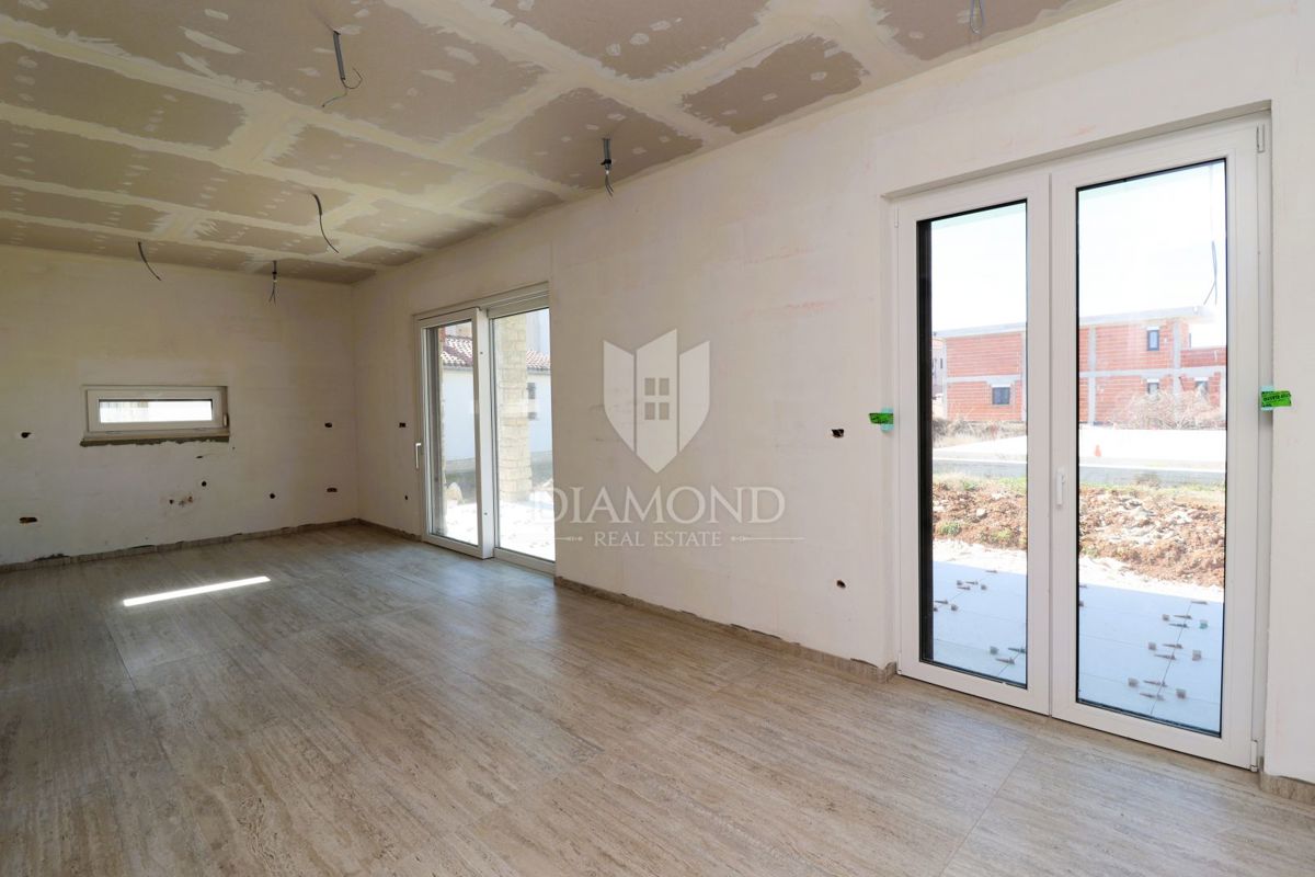 Moderna casa su un unico livello con piscina vicino a Parenzo e al mare!