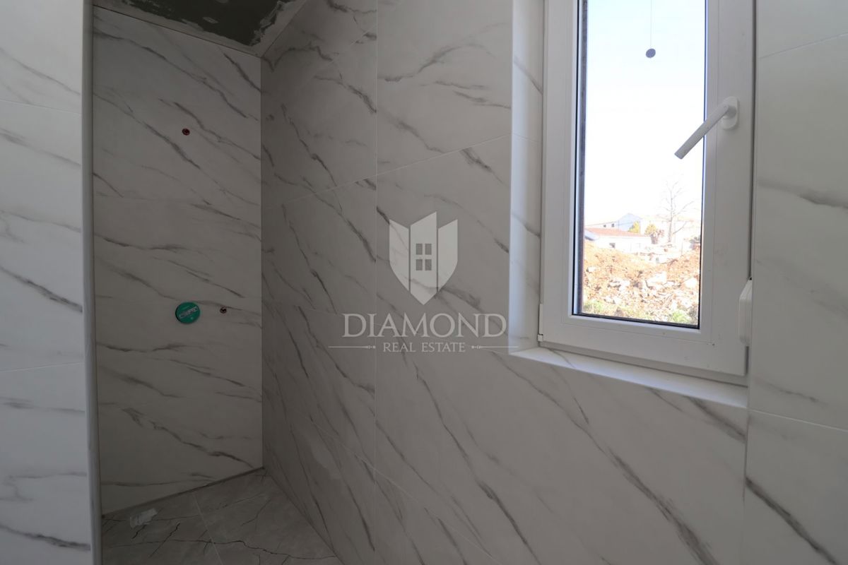 Moderna casa su un unico livello con piscina vicino a Parenzo e al mare!