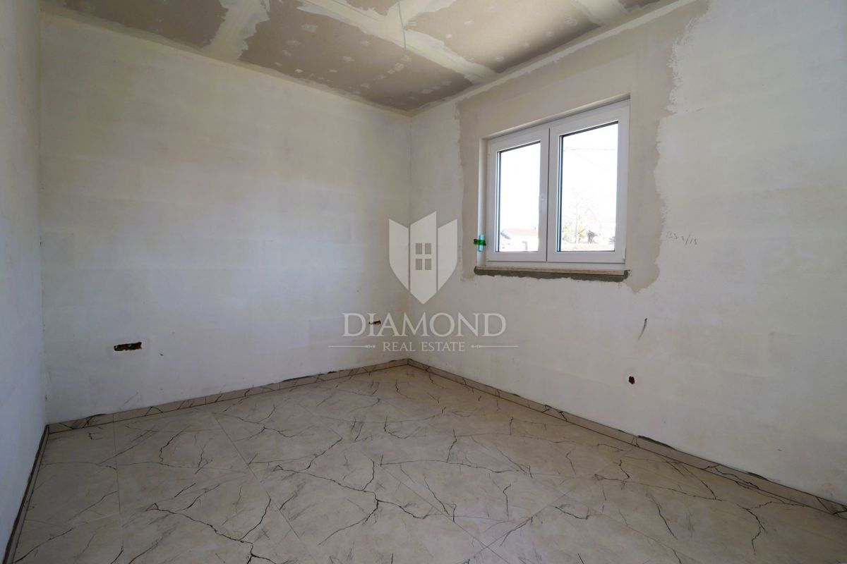 Moderna casa su un unico livello con piscina vicino a Parenzo e al mare!