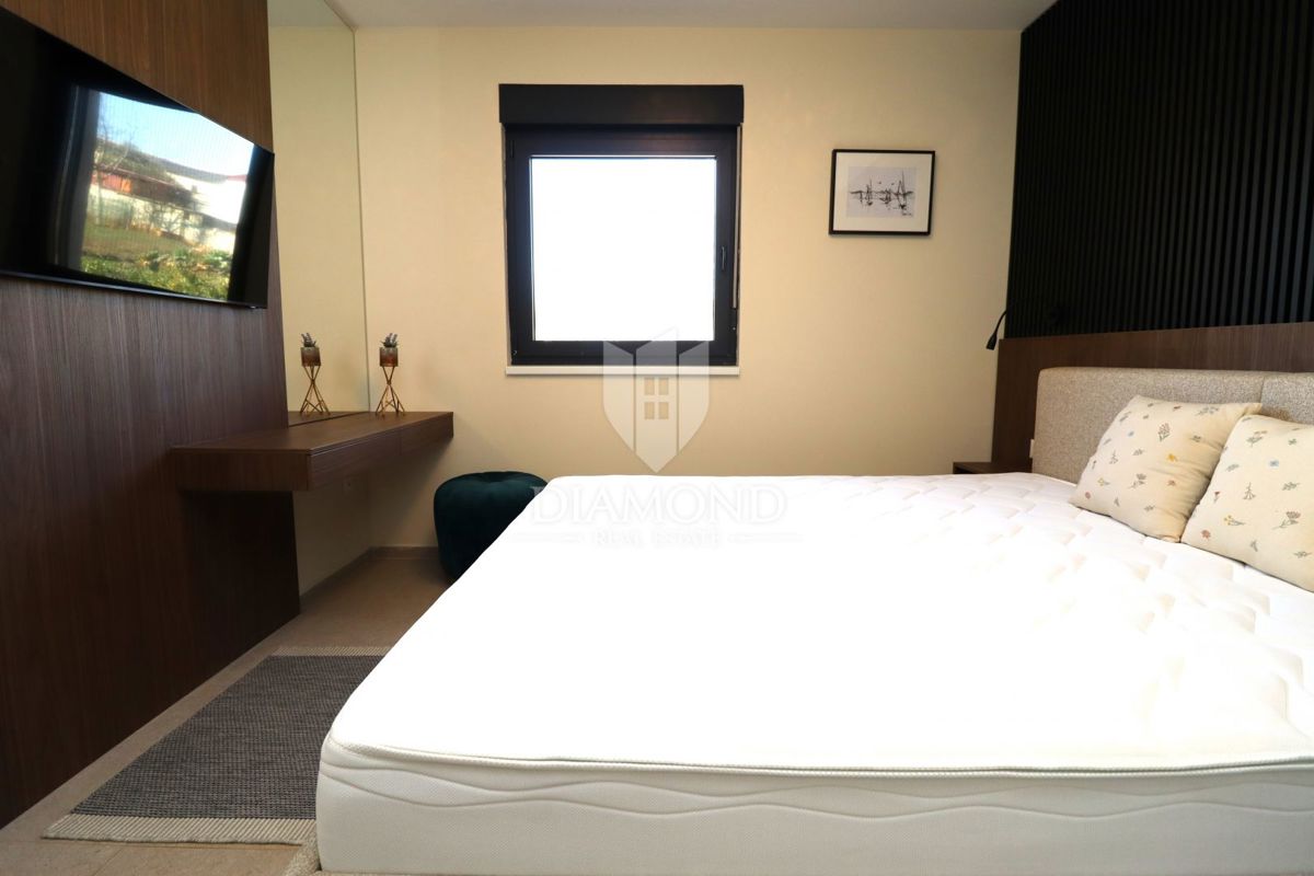 Parenzo, dintorni, casa pianeggiante completamente arredata in una zona tranquilla