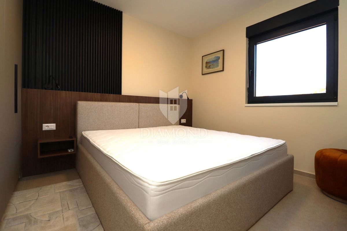 Parenzo, dintorni, casa pianeggiante completamente arredata in una zona tranquilla