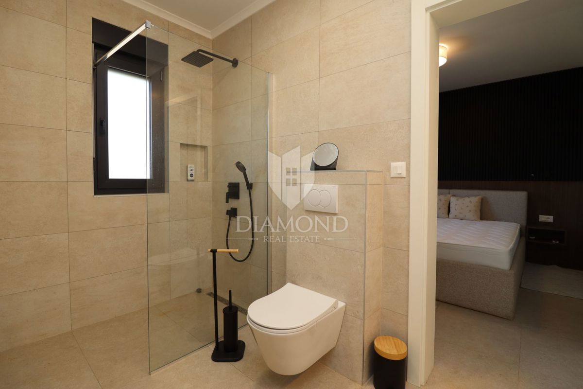 Parenzo, dintorni, casa pianeggiante completamente arredata in una zona tranquilla